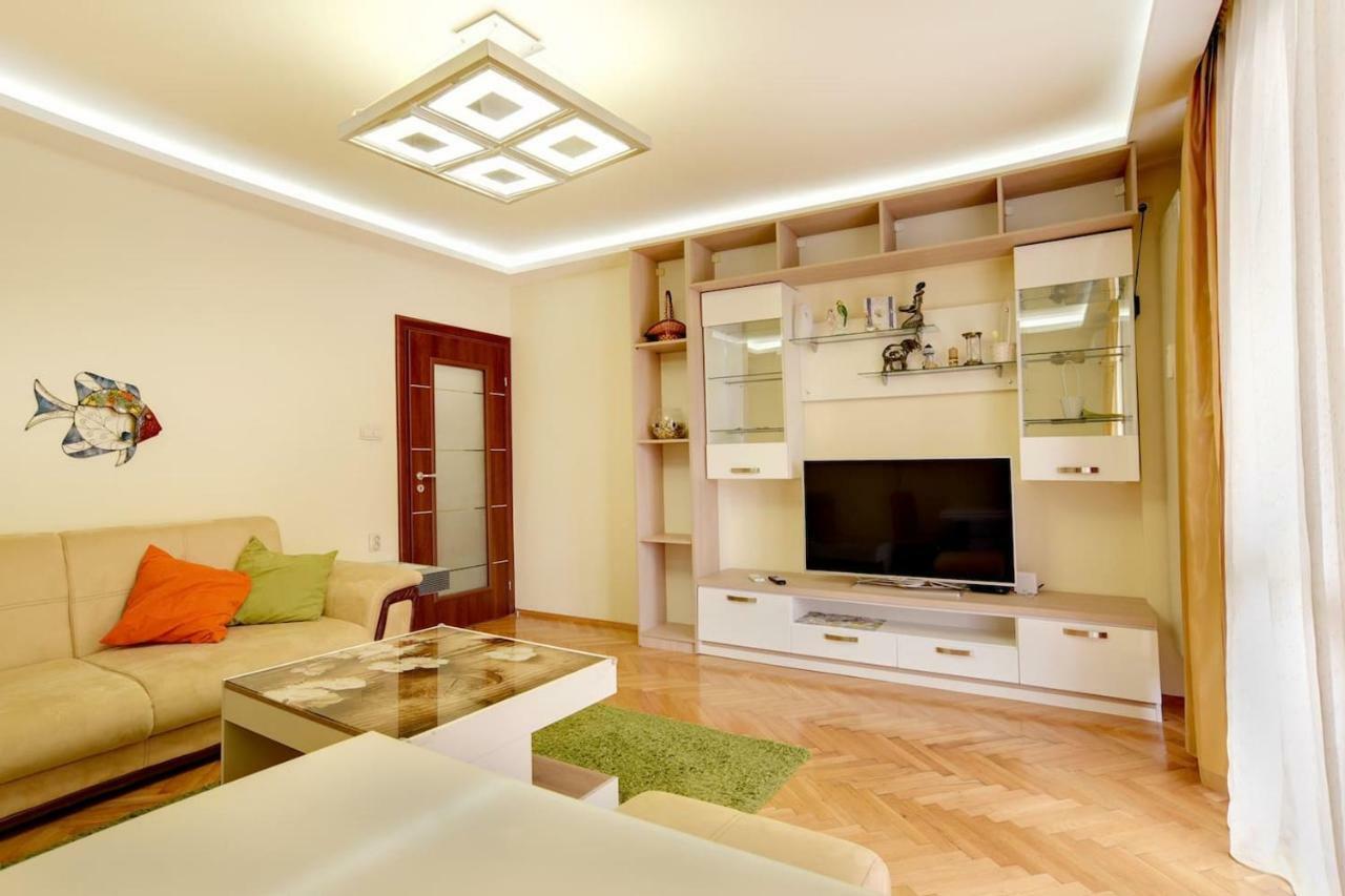 Spacious And Stylish Apartment In The Heart Of Sofia Plus Parking Εξωτερικό φωτογραφία